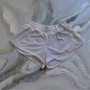 Lululemon White Hotty Hot Low-Rise Lined Short 2.5"